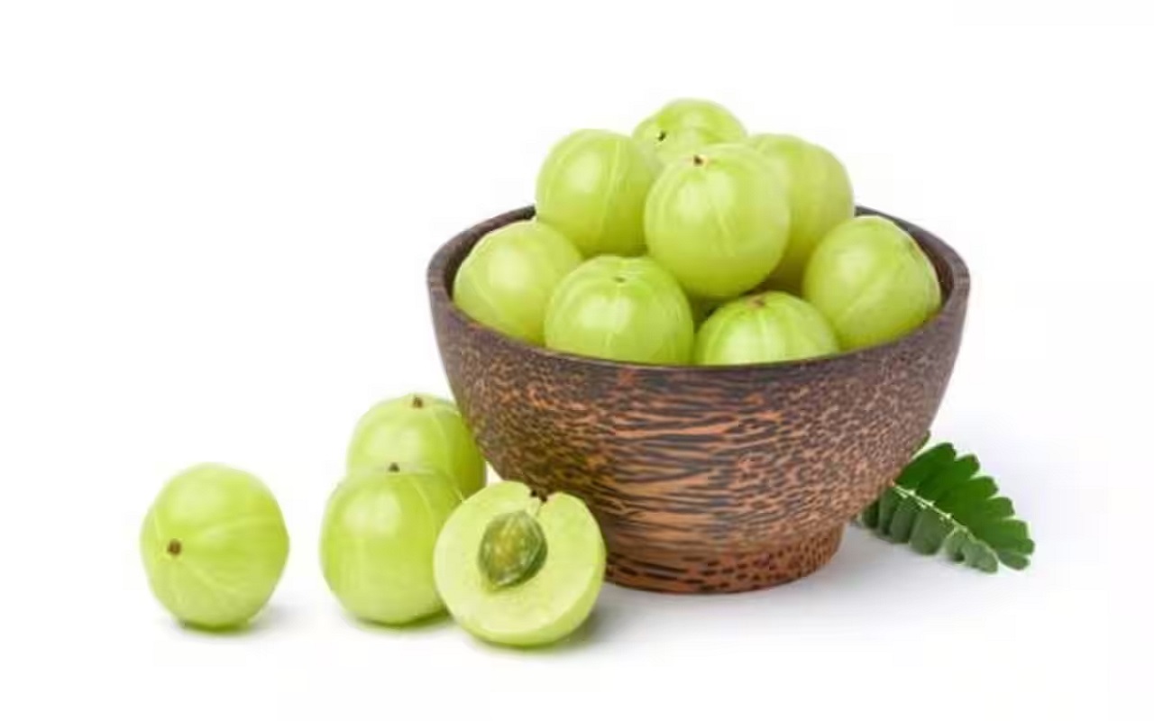 Health Tips: If you consume Amla in this way, your obesity and cholesterol will reduce.