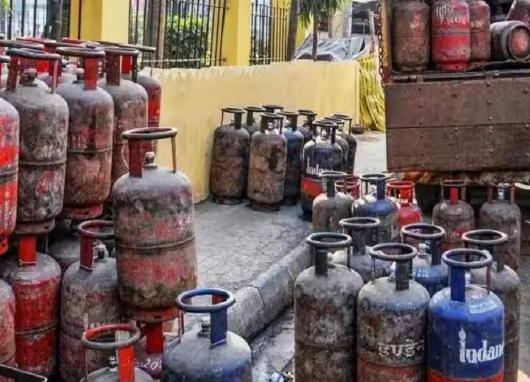 LPG price: Gas cylinder became cheaper before the budget speech of Finance Minister Nirmala Sitharaman, now you will get it for this much rupees