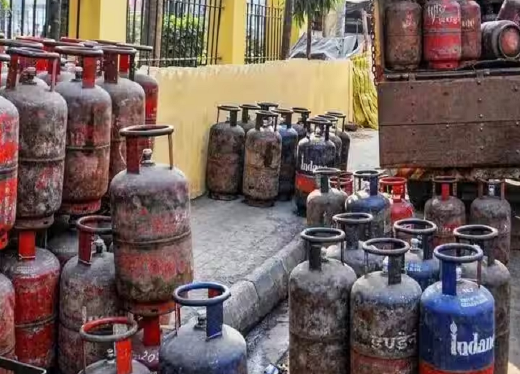 LPG cylinder price: Common man got relief, now it becomes cheaper by Rs