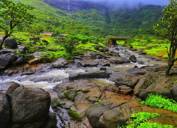 Travel Tips: Lonavala is very famous due to its natural beauty