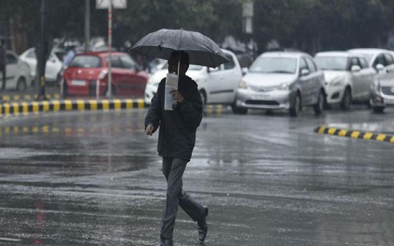 Weather Update: Rain in parts of Delhi, Noida