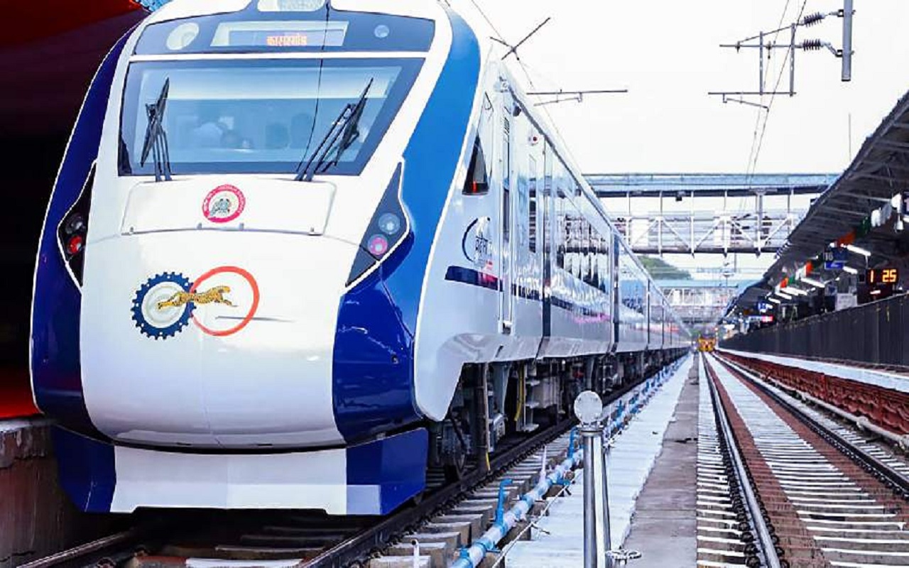 PTI Fact Check: Image from 2017 shared as Vande Bharat Express in Kerala