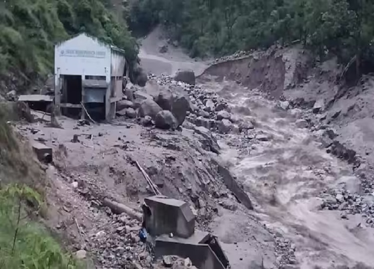 Sky wreaks havoc in Himachal Pradesh, two killed due to cloudburst, many people are still missing