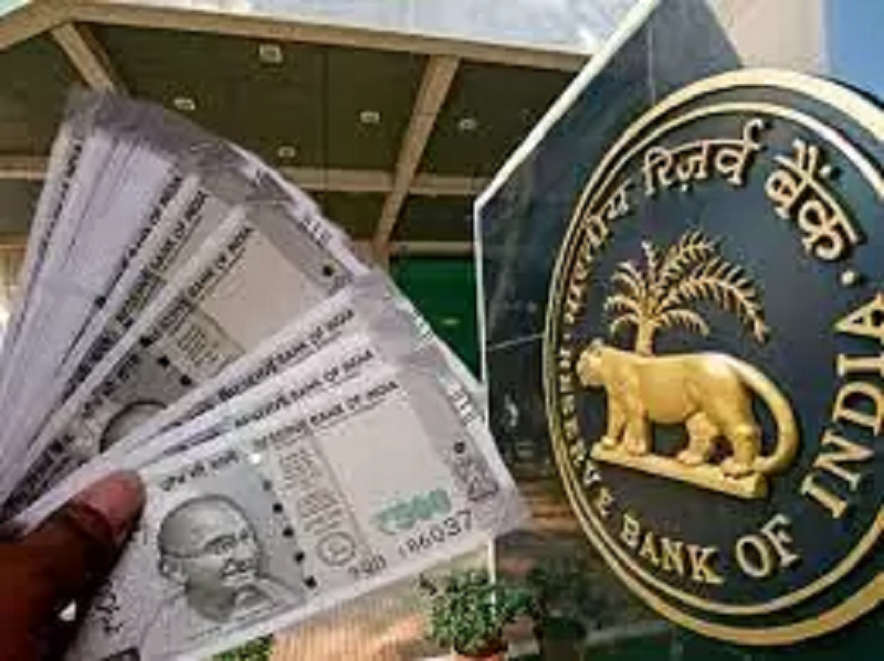 RBI Action : RBI took strict action! transactions of this bank were banned, customers created ruckus, read full news
