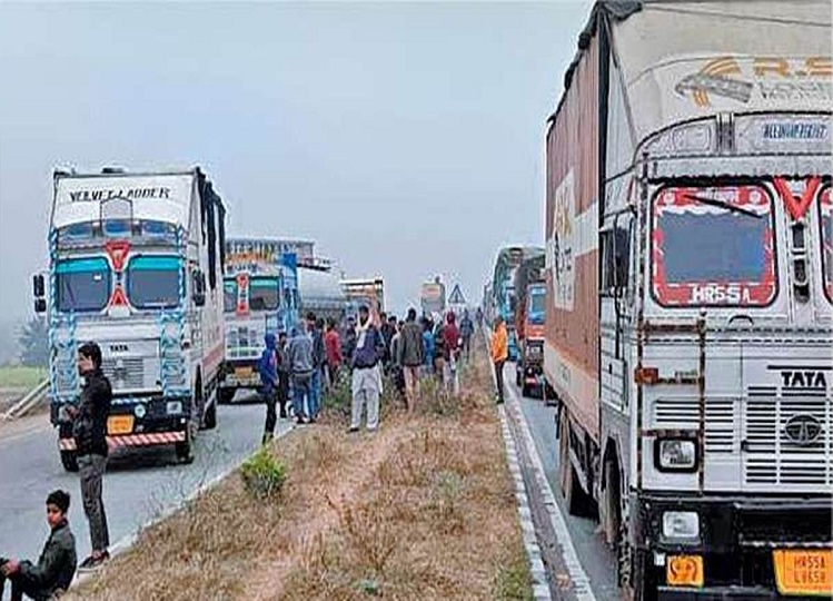 Hit and Run Law: Bus and truck drivers protest against the new hit and run law, traffic jams across the country, people facing problems.
