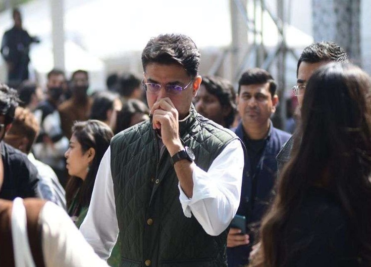 Rajasthan: Sachin Pilot arrived at Jaipur Literature Festival on the very first day, crowd gathered to see him.