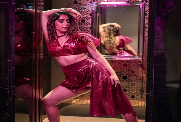 Photo Gallery: Neha Bhasin's hotness and boldness are in full swing, see photos