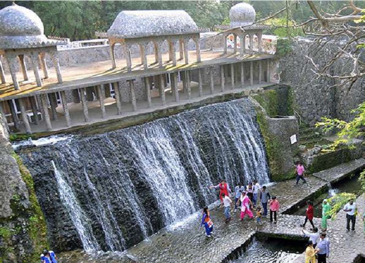 Travel Tips: Rock Garden is one of the most famous tourist places in Chandigarh, you must visit once 