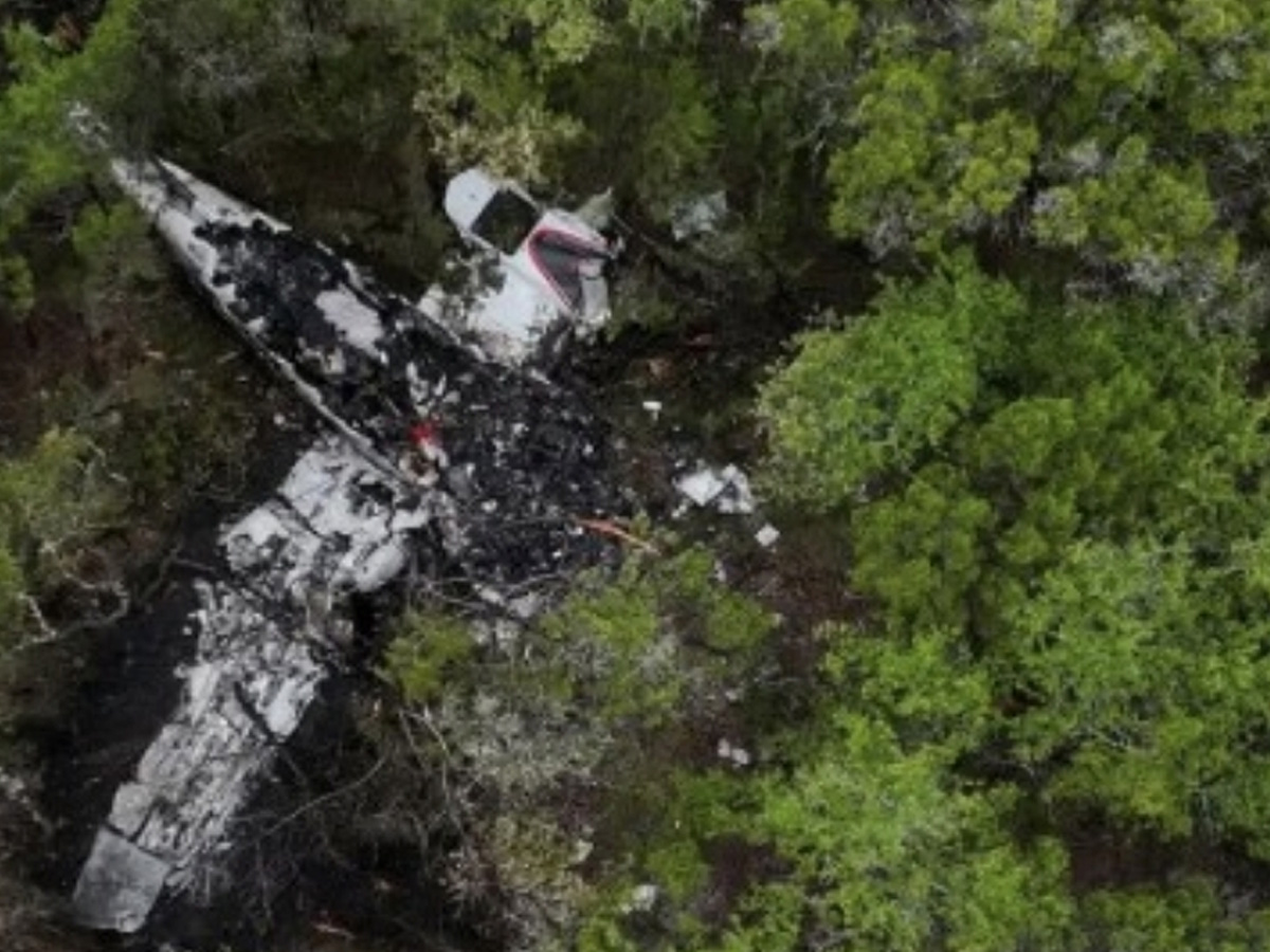 Small Plane Crashes in America, 5 Dead