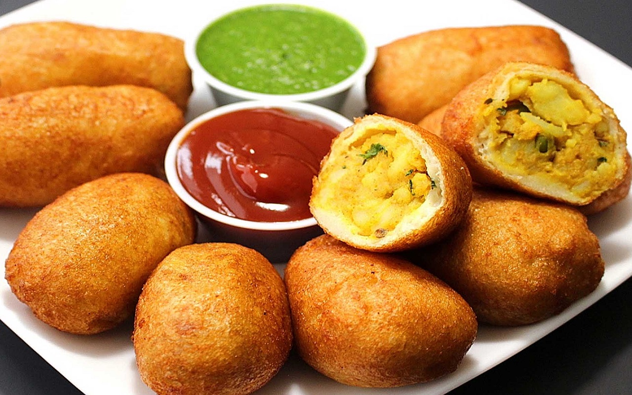 Snacks Recipe Tips: You can also enjoy Aloo Bread Roll for breakfast