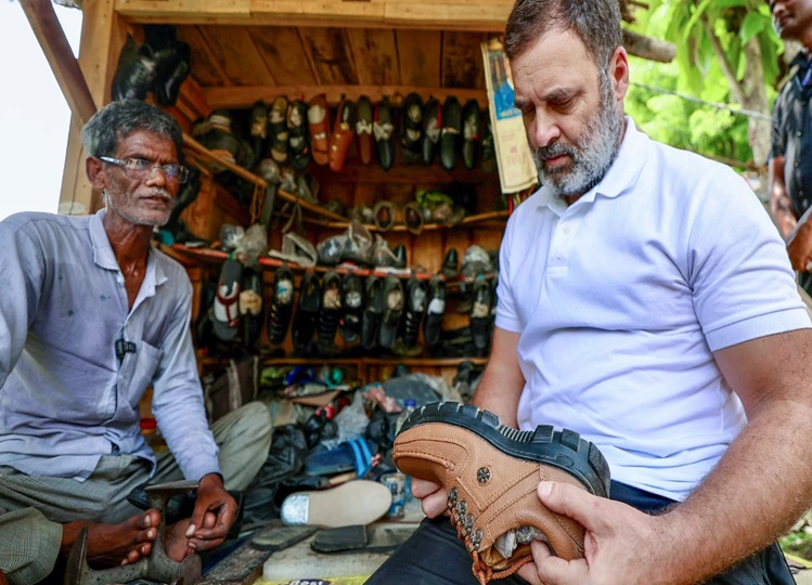 Shoe turned into gold after Rahul Gandhi touched it, cobbler is getting offers of ₹10 lakh, still...