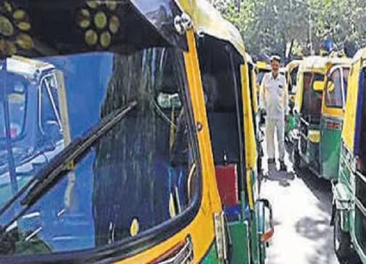 Flipkart offers auto rides for ₹1 in Bengaluru, commuters queue up to book. Watch