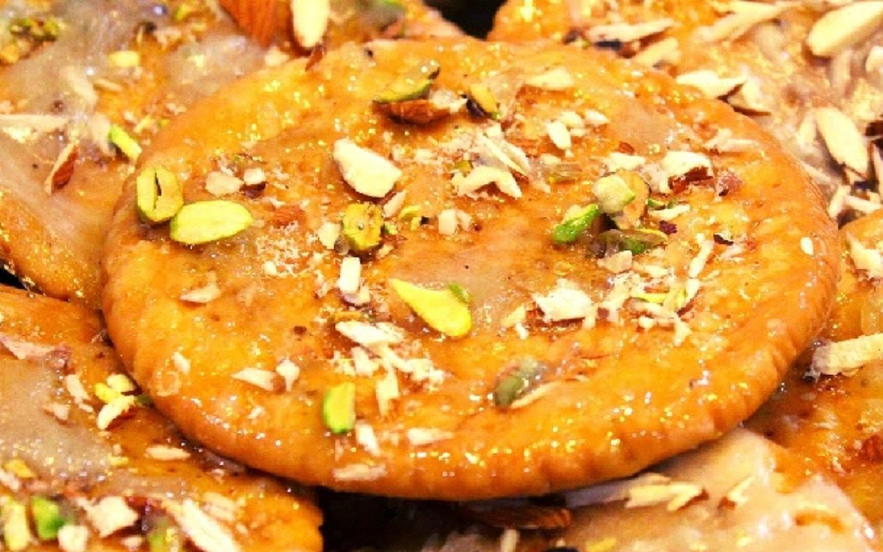 Recipe of the Day: Make sweet Mathri on Diwali, definitely add these things