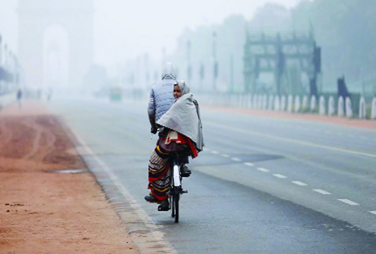 Delhi-Temperature : The minimum temperature in Delhi was 9.5 degree Celsius.