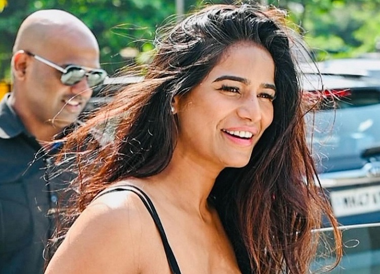 Poonam Pandey: Poonam Pandey is alive, herself came live and called it a publicity stunt