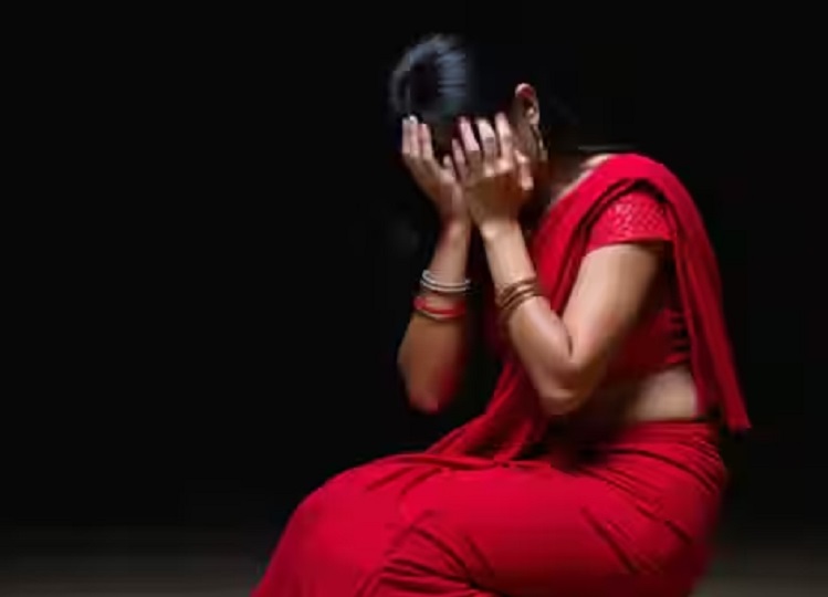 Uttar Pradesh: A woman reached her lover's house after putting her husband to sleep, started having physical relations with him, then did such a thing that...