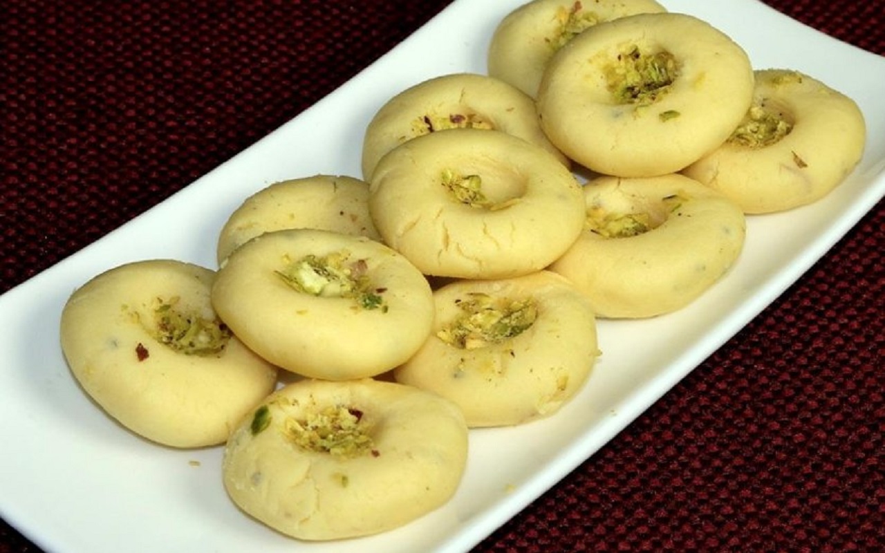 Recipe Tips: You can also make Mawa Peda like a confectioner at home on Holi