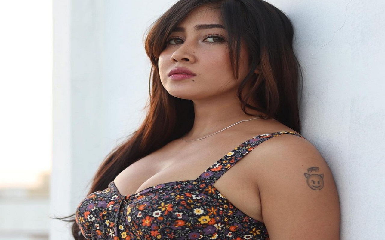 Photo Gallery: Sofia Ansari's fans are crazy about her style, seeing her curvy figure
