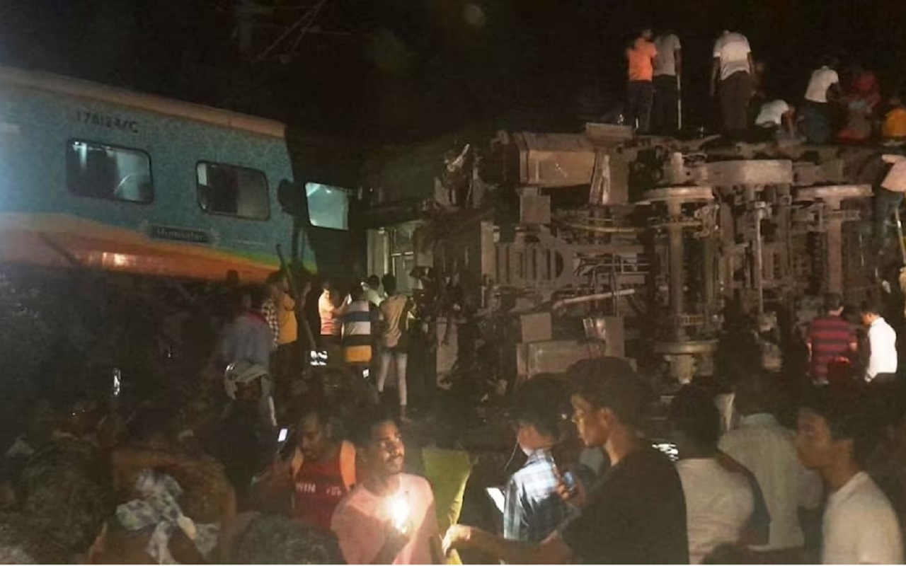 Coromandel Express Derail:  233 killed, over 900 injured in Odisha-Balasore train accident, relief work underway