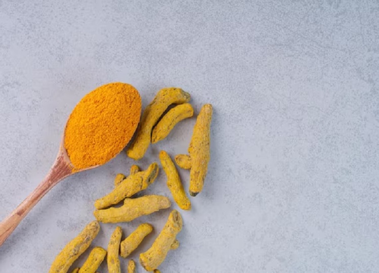 Beauty Tips: Turmeric enhances the beauty of the face, use it in this way