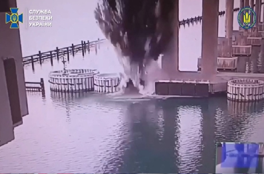 Ukraine places 1,000 kg of explosives on Crimea bridge in second attack on Russia
