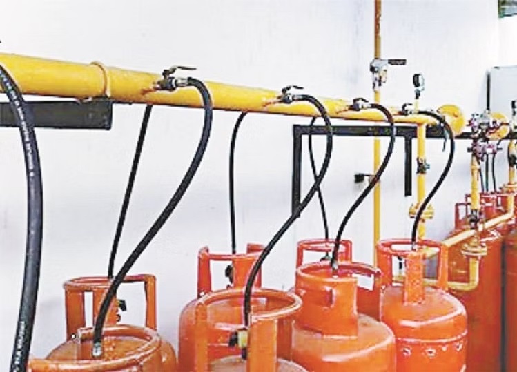 LPG Price: Domestic gas cylinder prices crossed Rs 3000, record rise in inflation.
