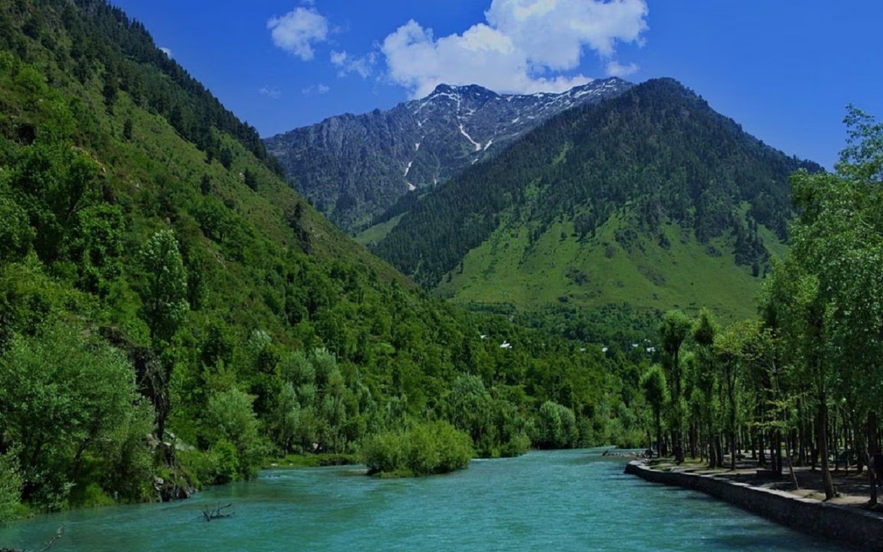 Travel Tips: Kashmir is like heaven on earth for honeymoon couples.