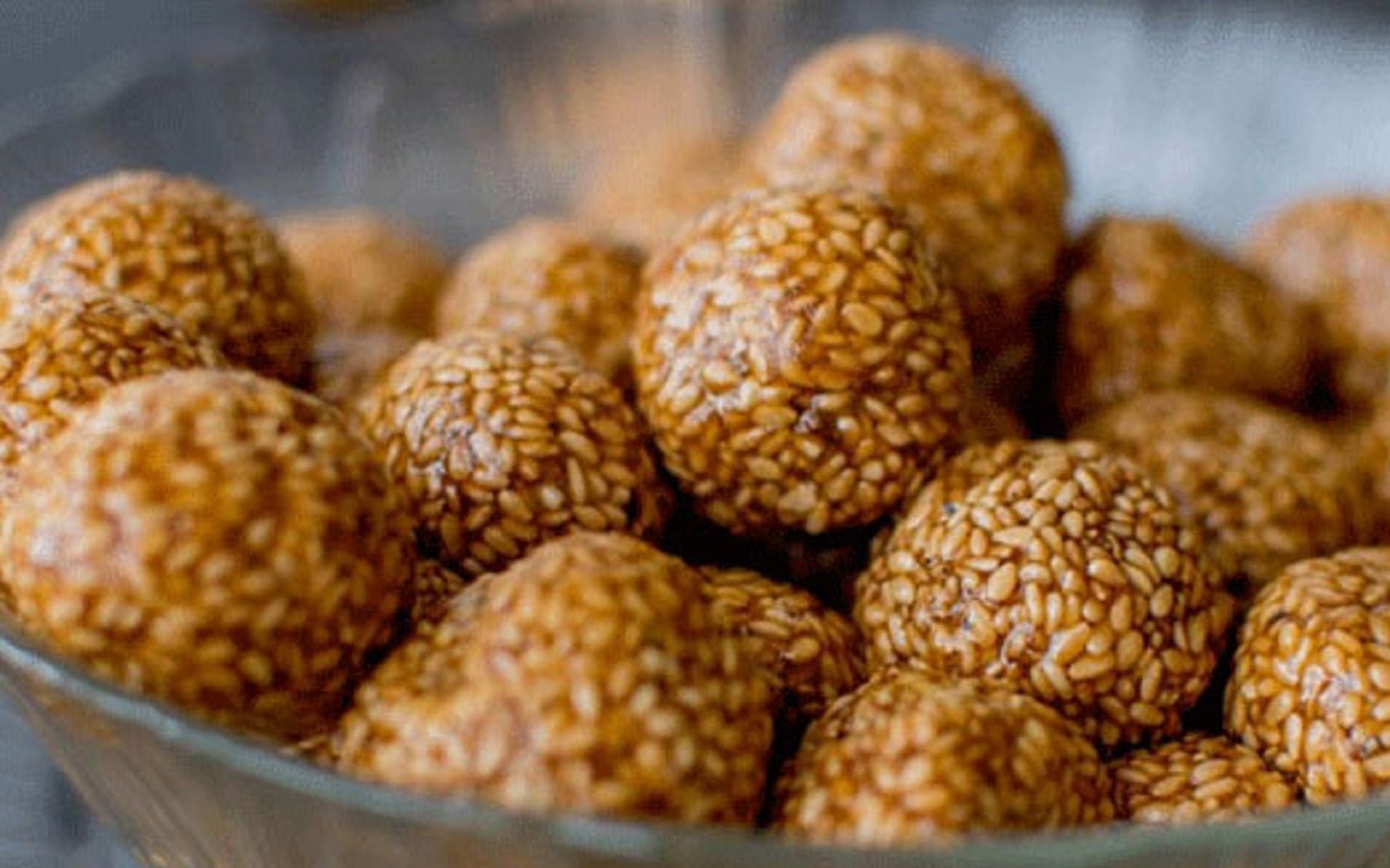 Recipe of the Day: Make sesame laddus in winter season, this is the easy method
