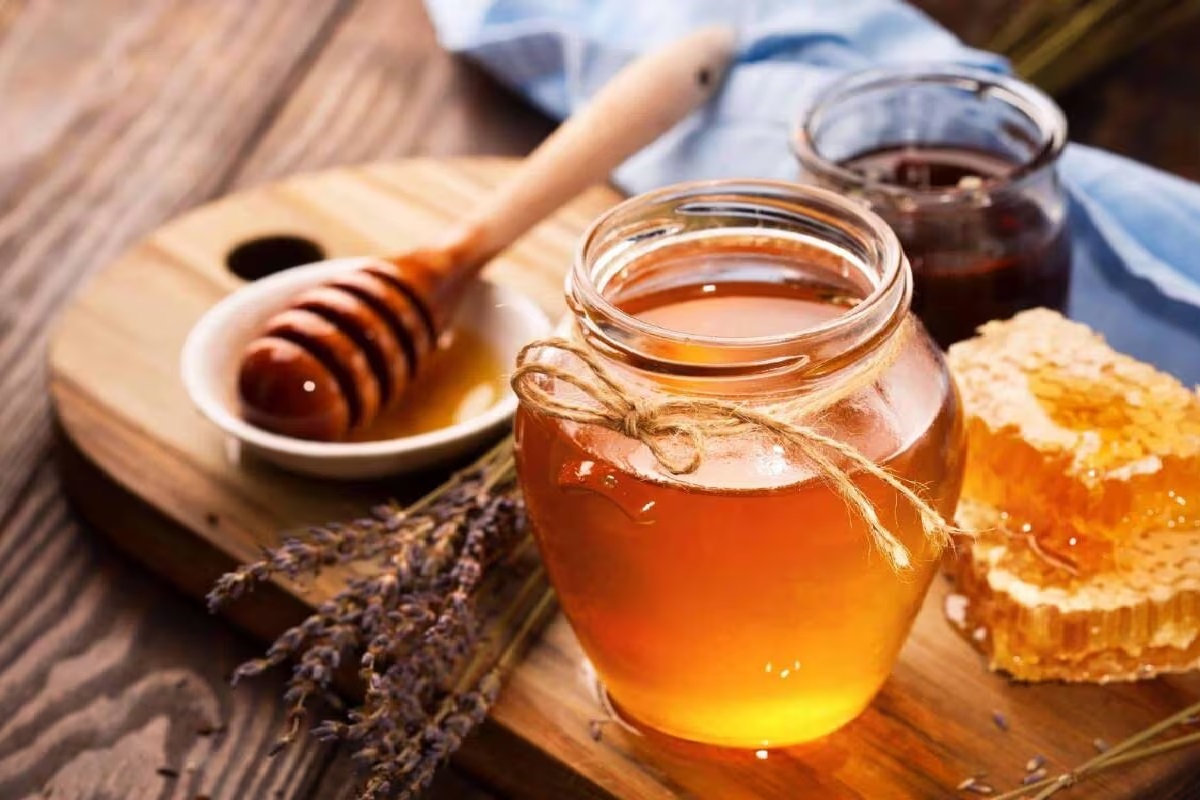 Health Tips: Consuming honey in winter is very beneficial, start consuming it from today itself.