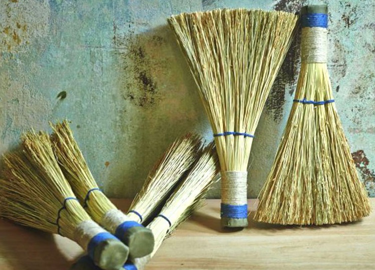 Vastu Tips: Know these things related to broom, otherwise you will have to face problems