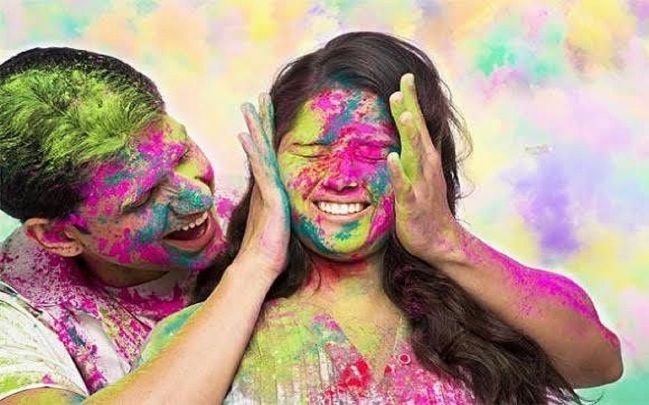 HOLI 2023: Holi colors can also spoil the glow of your face, do this work before applying color