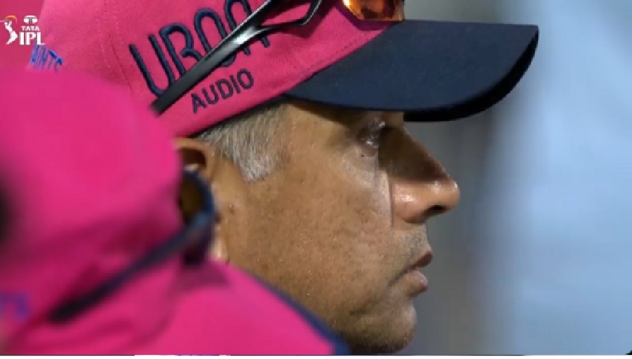 Kolkata kept its hopes alive for the playoffs by defeating Rajasthan at home by 1 run