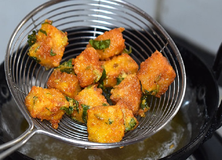 Recipe Tips: You can also make pakoras with the leftover idli, you will enjoy eating it