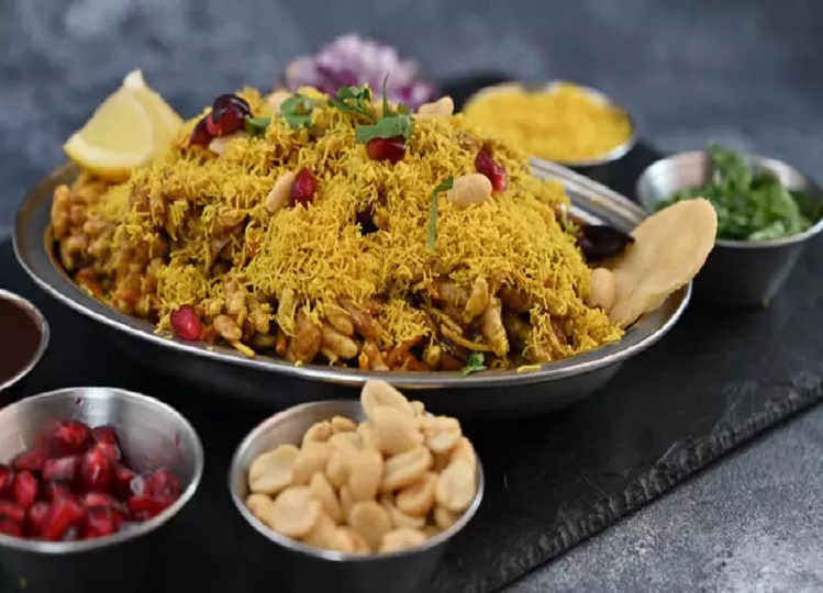 Recipe Tips: You can also make and eat Peanut Bhel in light hunger
