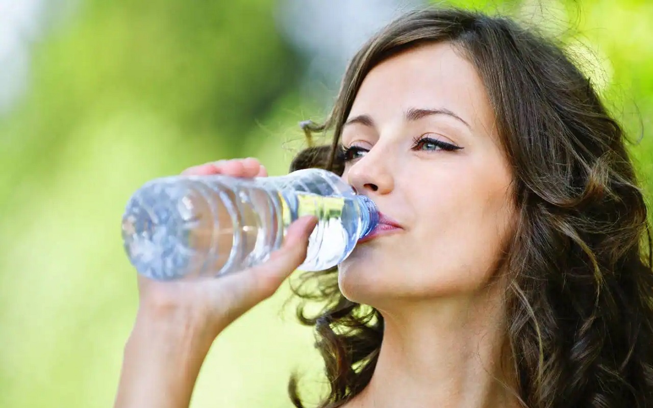 Health Tips: Lack of water in the body becomes the cause of many major problems, definitely drink this much water in a day