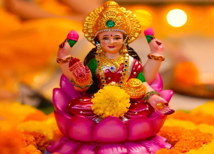 Vastu Tips: To please Goddess Lakshmi, just do these remedies on Friday, money will rain