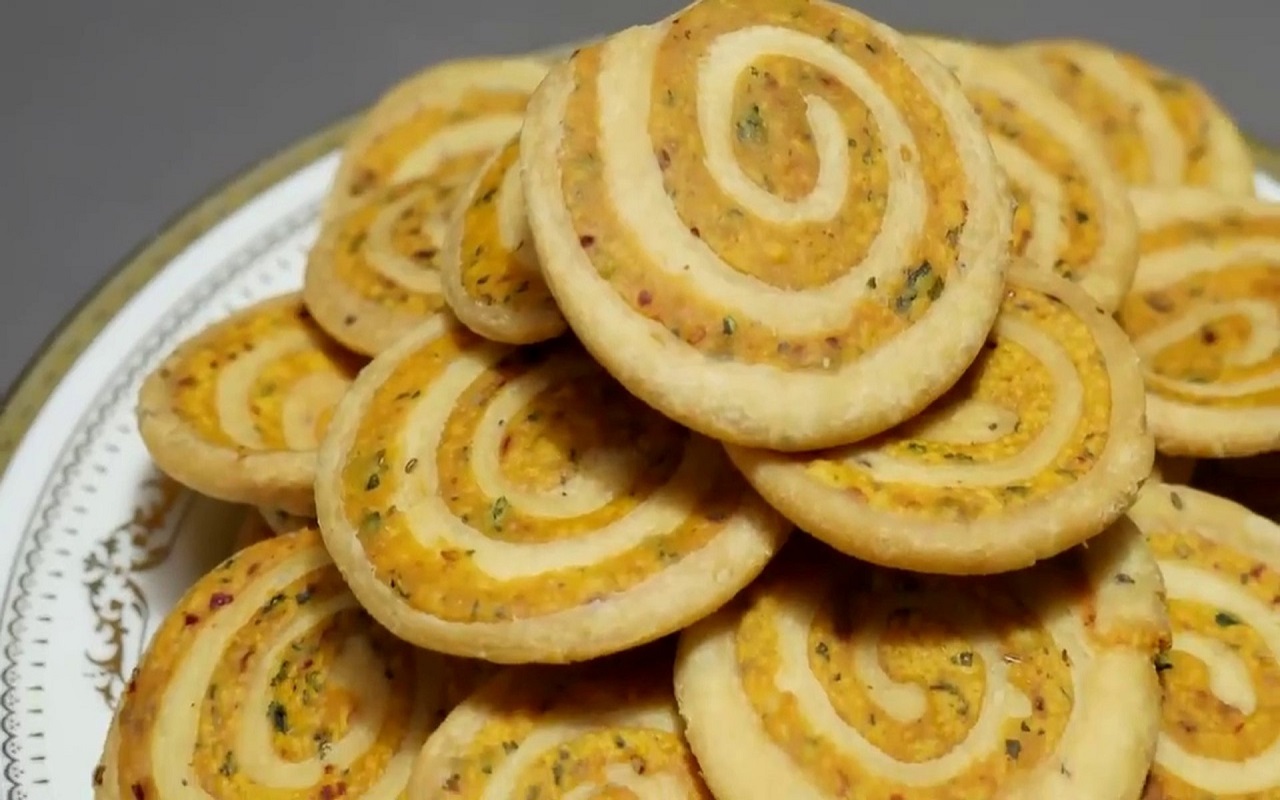 Diwali Recipe Tips: You can also make Masala Mathri as a snack on Diwali.