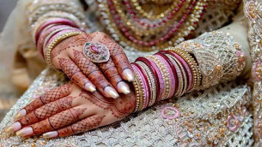She was dancing with her sisters during the haldi ceremony, but then there was mourning 