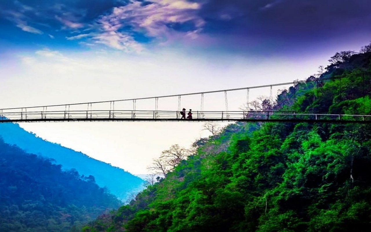 Travel Tips: You can also go on a trip to Shillong this time, you will get to see a lot