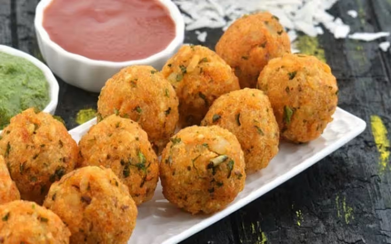 Recipe Tips: You can also make and eat Poha Pakodas in the monsoon season