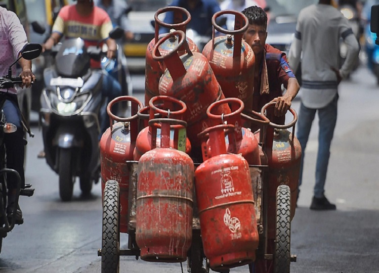 LPG Price: Domestic gas prices reduced once again, now cylinder will be available in this much rupees