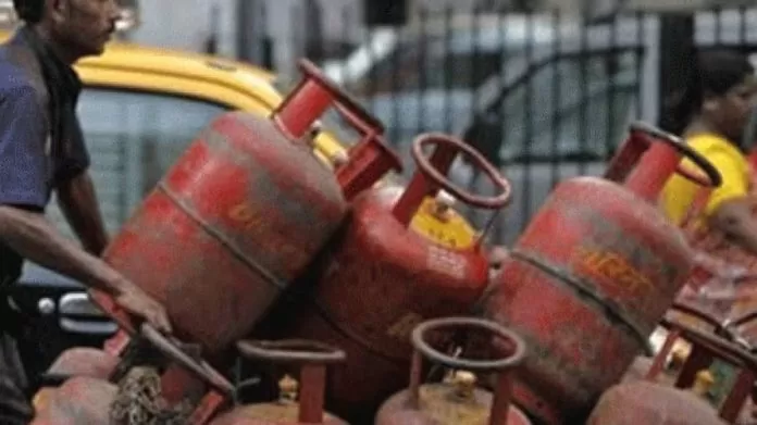 LPG Cylinders New rate: LPG cylinder worth Rs 900 will now be available for Rs 600, subsidy amount increased