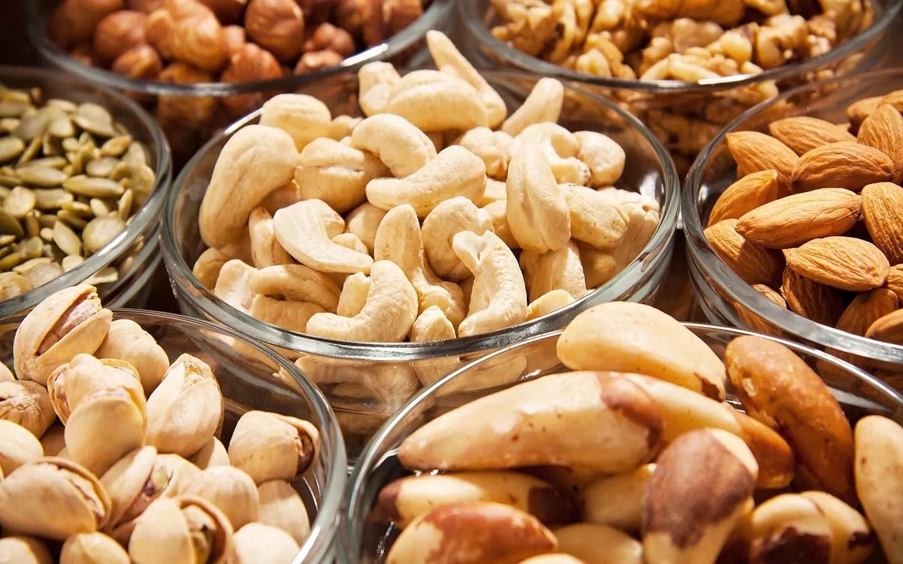 Health Tips: If you also want to lose weight then start consuming this dry fruit from today itself.