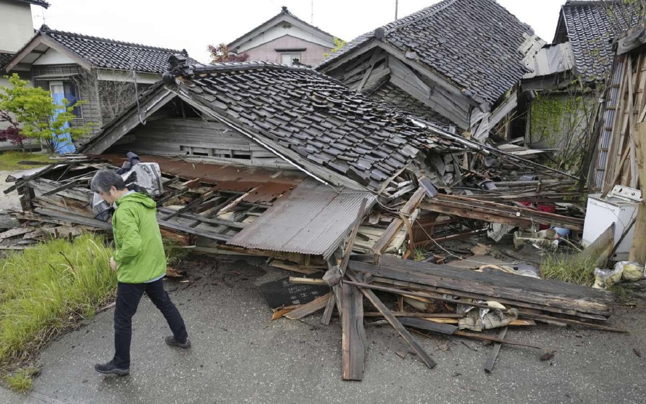 Earthquake in Japan kills one, injures 20
