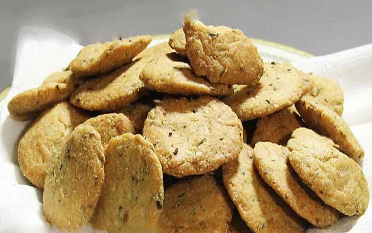 Recipe Tips: You can also make Masala Mathri in snacks