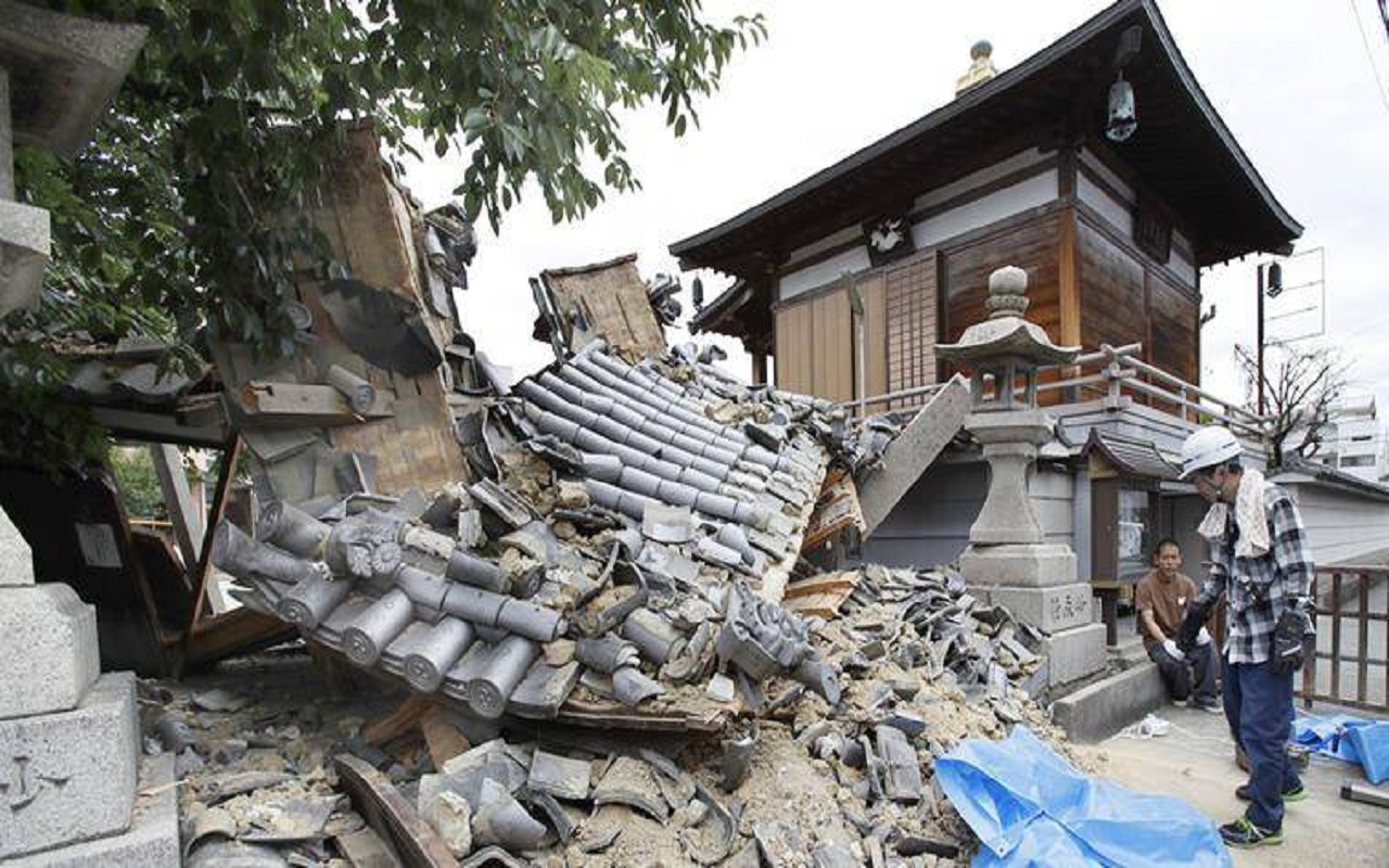 Japan: High alert issued in earthquake-hit Japan