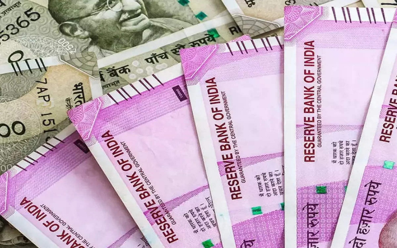 Uttar Pradesh: Two arrested for smuggling fake currency