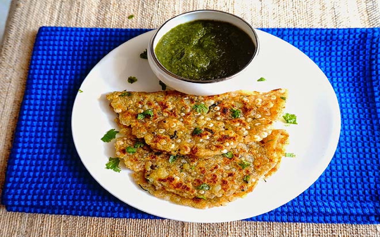 Recipe Tips: If you want to eat something different then you can also make Sabudana Thalipeeth