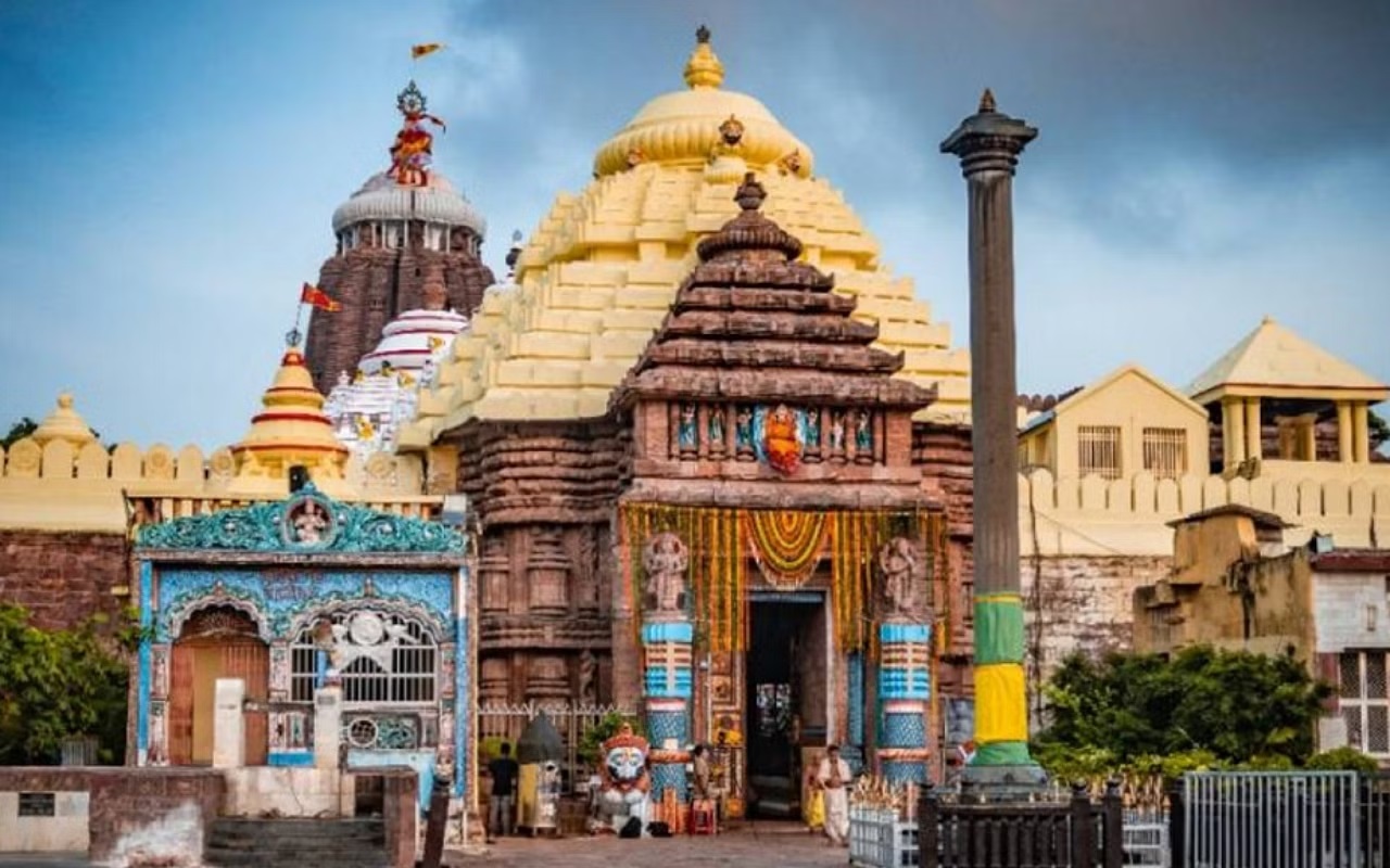Travel Tips: Along with travelling, you can also visit these temples of Lord Krishna.