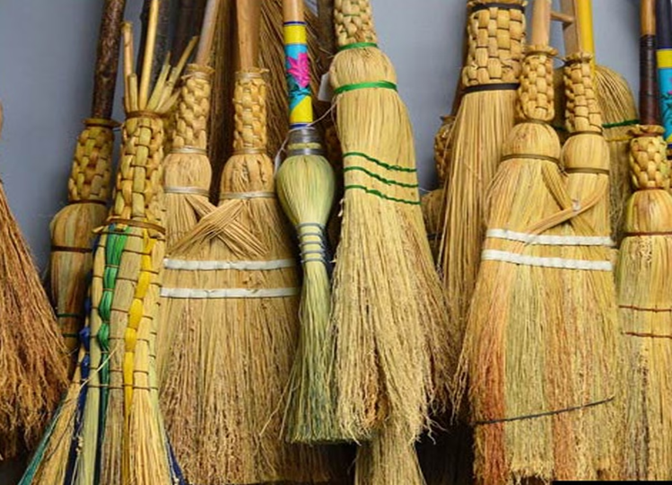 Broom Vastu tips: This is the most auspicious direction to keep a broom in the house, your money will keep increasing